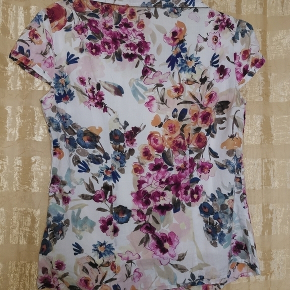 Flowery blouse top - Picture 3 of 9